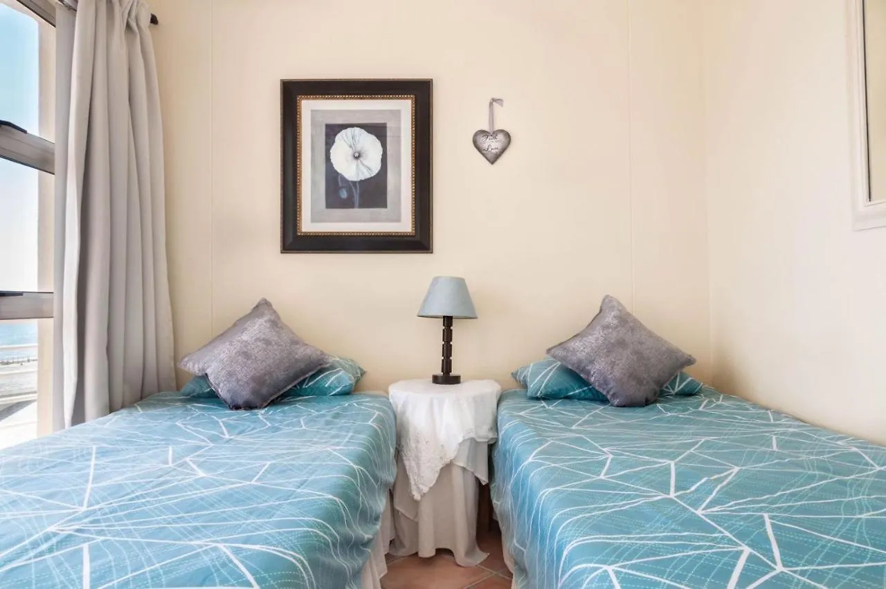 Daire Luxury Beachfront 2 Bed, 2 Bath With Communal Swimming Pool Bloubergstrand