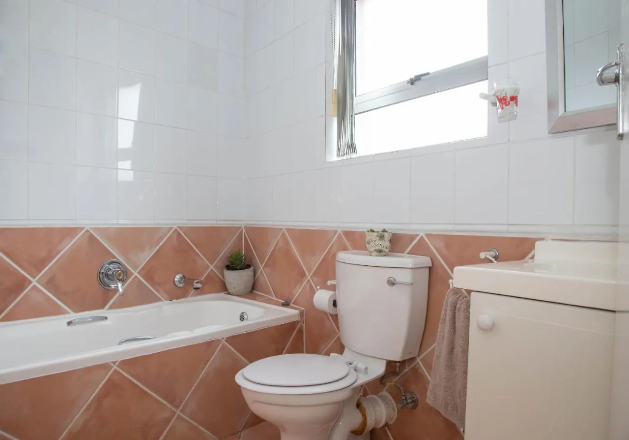 Daire Luxury Beachfront 2 Bed, 2 Bath With Communal Swimming Pool Bloubergstrand Güney Afrika