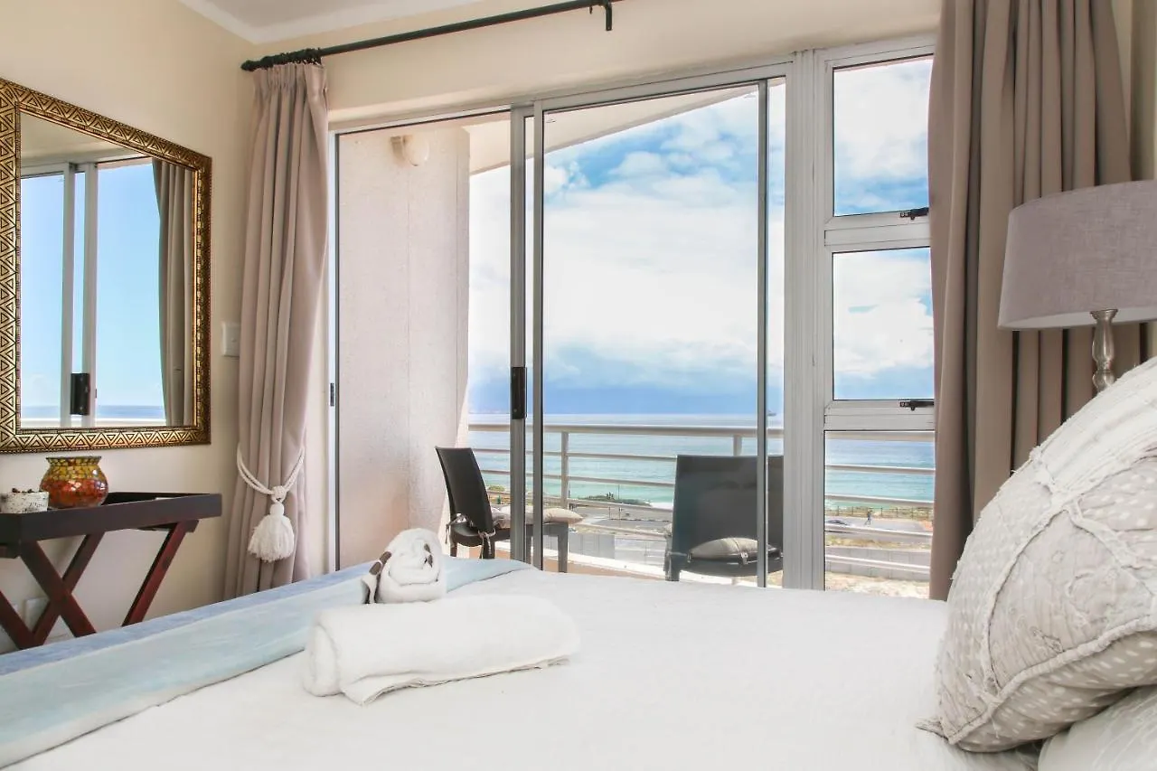 Luxury Beachfront 2 Bed, 2 Bath With Communal Swimming Pool Bloubergstrand 0*,  Güney Afrika